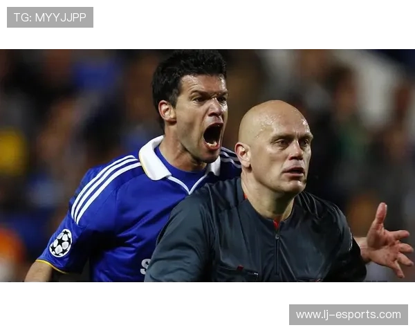 足球博士传奇人物解读：深度剖析这位足坛智者的伟大成就与影响